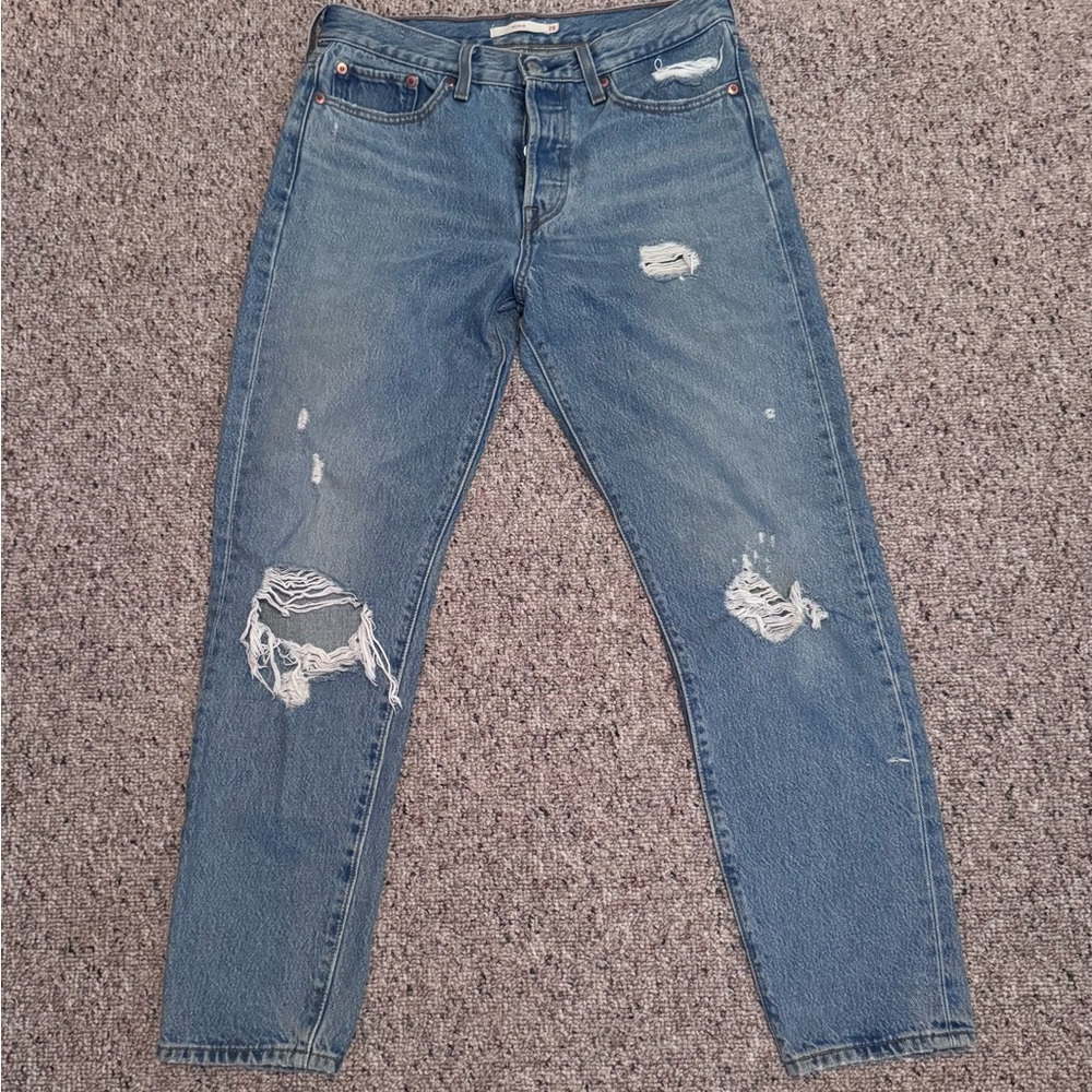 Levi's Women's Straight Leg Jeans in Distressed Blue